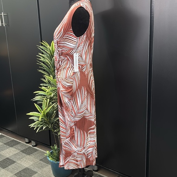 Liz Claiborne Mahogany Palms sleeveless,ruched front,slit hem,stretch, soft - Picture 4 of 11